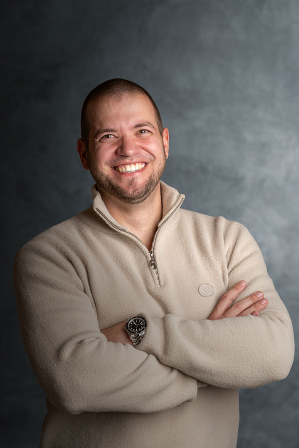 Portraet von Florian Rada, Maurermeister mit Schwerpunkt Planung, 3D Visualisierung und Bauausfuehrung bei Rada Bau