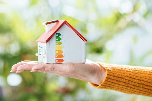 Energieberatung für Wohngebäude mit Fokus auf Energieeffizienz und Fördermöglichkeiten